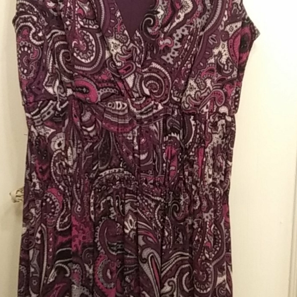 Epilogue Plum Paisley maxi dress - Picture 3 of 4